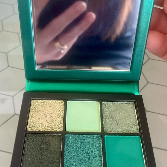 EUC Huda Beauty Emerald Obsession Eyeshadow Palette - Picture 5 of 5